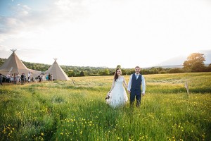 wpid4485-Derbyshire-tipi-wedding-photography_0304.jpg