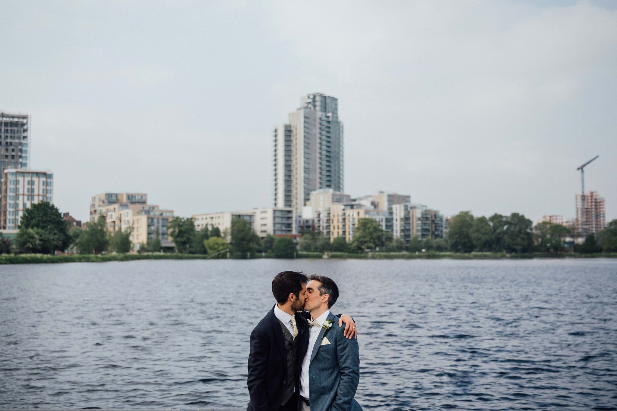 stoke newington west reservoir centre wedding couple kissing