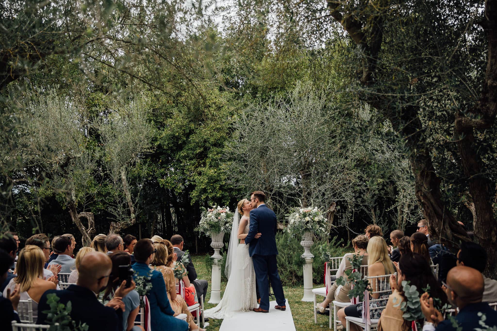 First kiss outdoor ceremony in Castello gardens