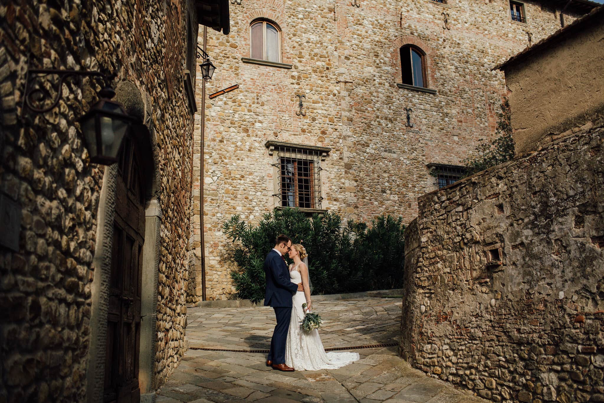 whiskow and white wedding planner in italy