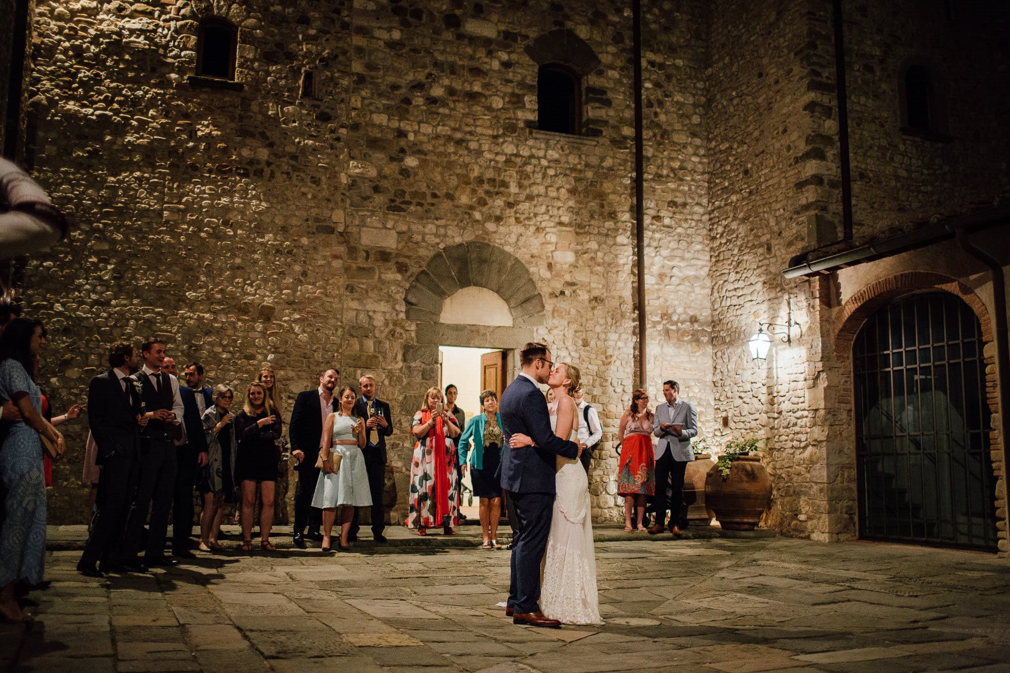 first dance in courtyard of the Castello