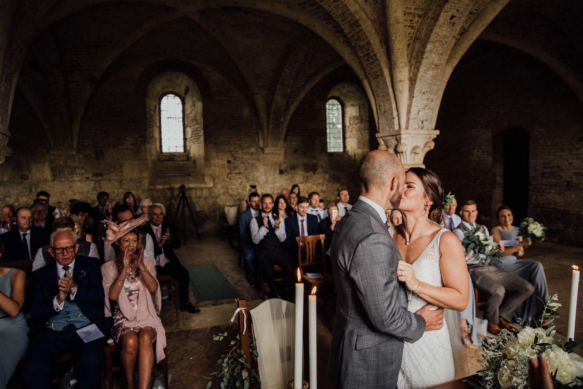 first kiss at Tuscany wedding