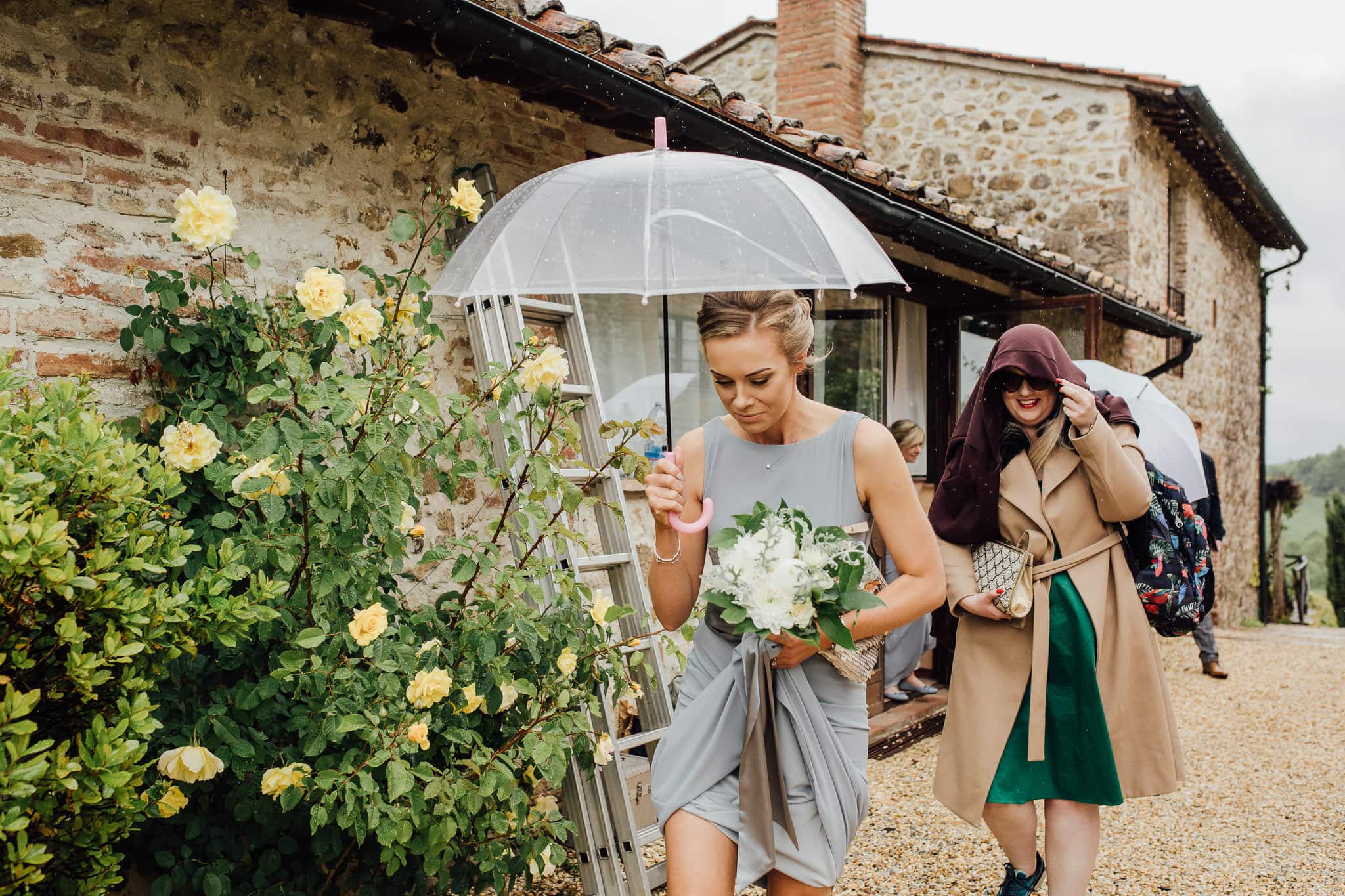 rainy day wedding in Tuscany