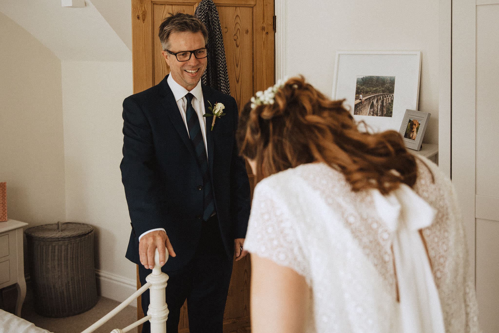 proud Dad sees daughter for first time on wedding day