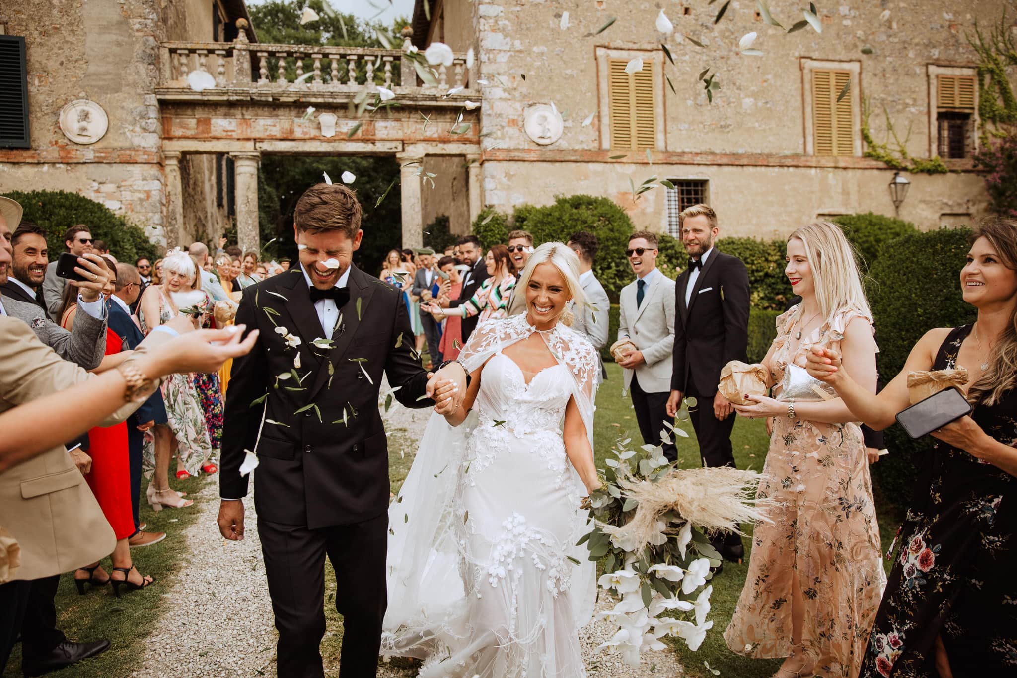 confetti at Borgo Stomennano Wedding