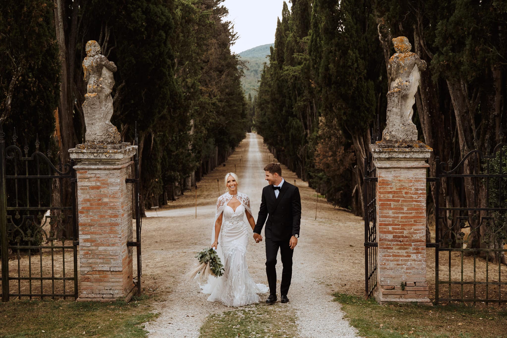 bride and groom at Borgo Stomennano wedding, Italy