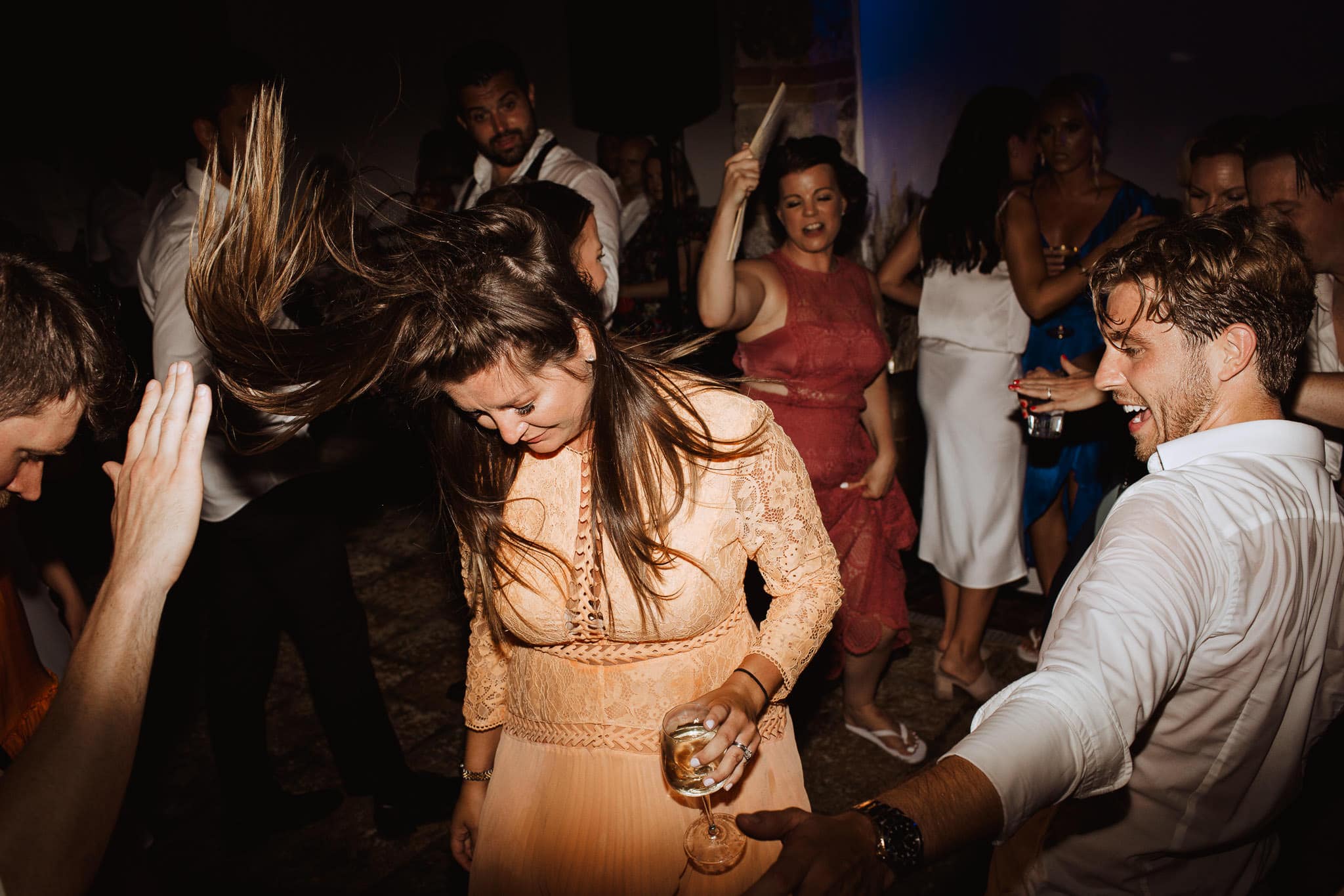 guests dancing at Borgo Stomennano Wedding
