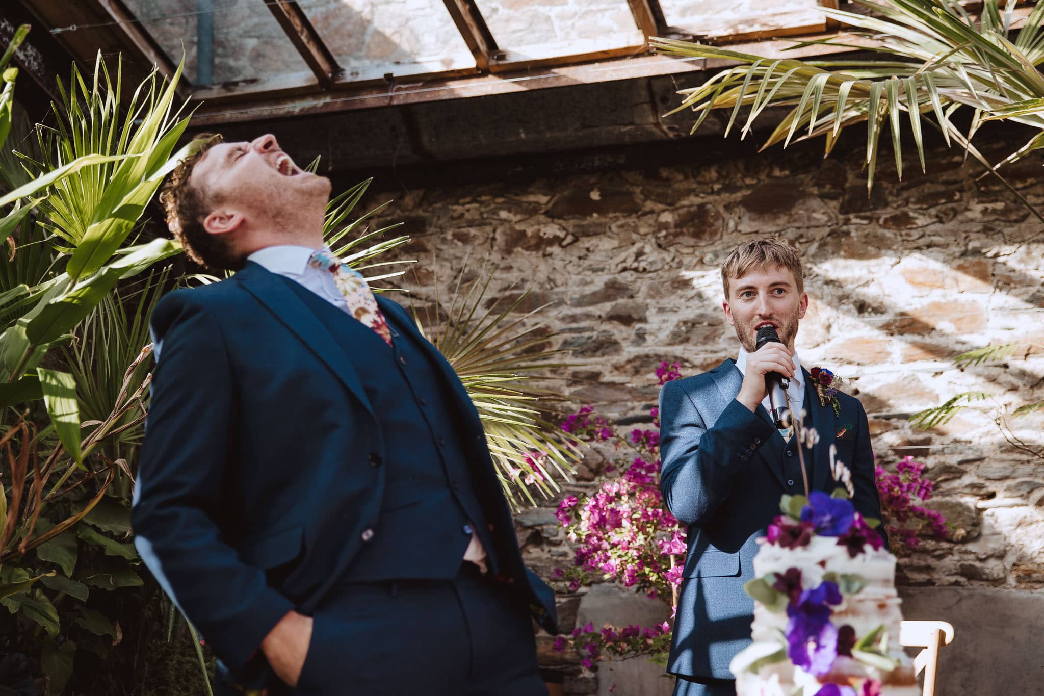 hilarious best man's speech shot by reportage photographer